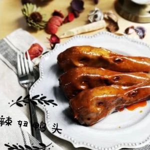 Spicy Braised Duck Head (2 pcs)